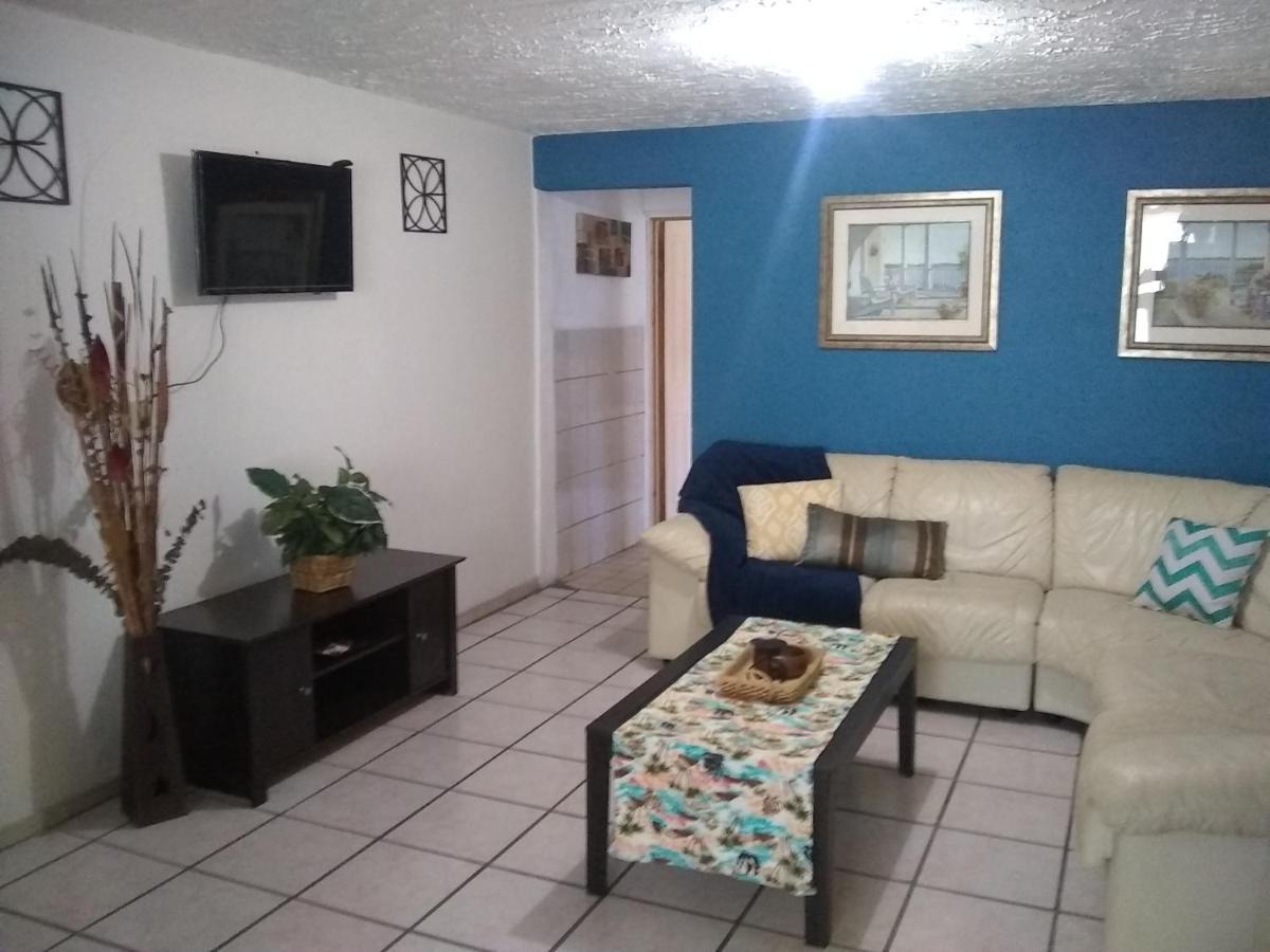Departamento Sunny Apartment Rocky Point Exterior photo